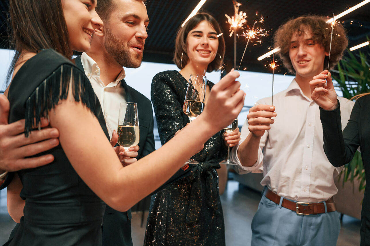 тосты на новый год, новогодние тосты 2025, короткие тосты на новый год, душевные тосты, веселые тосты, тосты для друзей, тосты для семьи, корпоративные тосты, тосты коллегам, новогодние пожелания, что сказать в новогоднюю ночь, поздравления на новый год, тосты за столом, тосты с новым годом