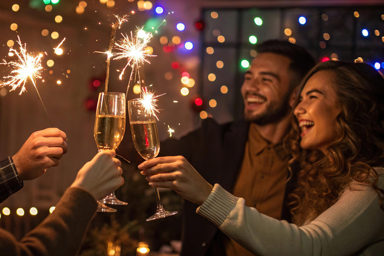 тосты на новый год, новогодние тосты 2025, короткие тосты на новый год, душевные тосты, веселые тосты, тосты для друзей, тосты для семьи, корпоративные тосты, тосты коллегам, новогодние пожелания, что сказать в новогоднюю ночь, поздравления на новый год, тосты за столом, тосты с новым годом