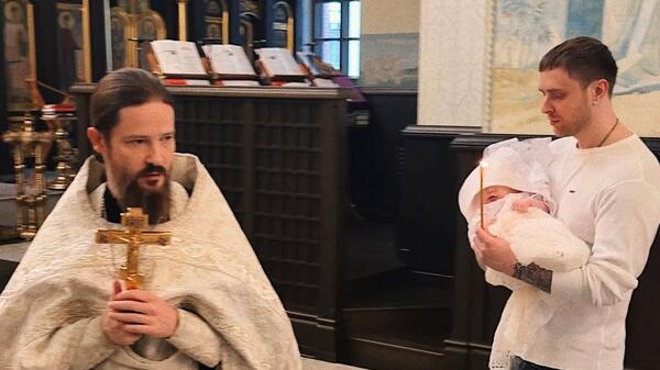 Егора Крида засняли в храме с младенцем на руках — уже известно имя девочки
