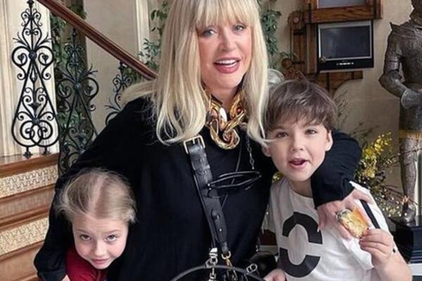 Хоромы в прошлом: Пугачева показала, где ютится с детьми в Израиле