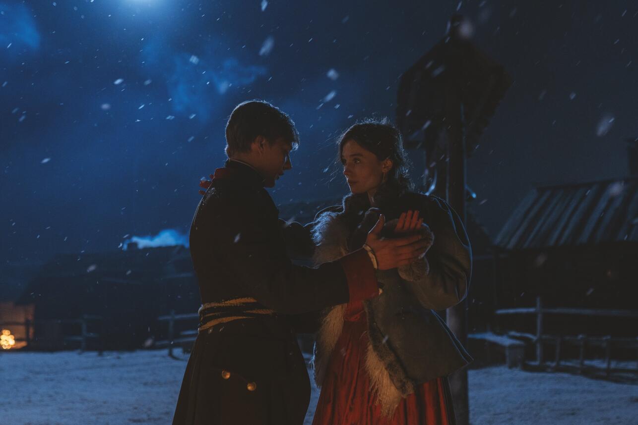 РћР»РµРі РЎР°РІРѕСЃС‚СЋРє (РџРµС‚СЂ Р“СЂРёРЅРµРІ) Рё Р•РІРіРµРЅРёСЏ Р›РµРѕРЅРѕРІР° (РњР°С€Р° РњРёСЂРѕРЅРѕРІР°) РІ СЃРµСЂРёР°Р»Рµ В«РљР°РїРёС‚Р°РЅСЃРєР°СЏ РґРѕС‡РєР°В», 2026 С„РѕС‚Рѕ