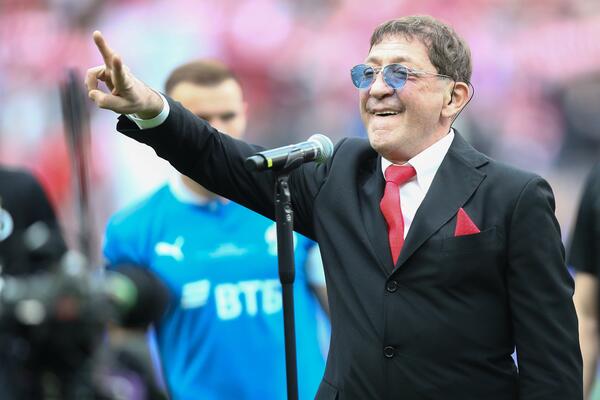 Скрылся от скандала: Григорий Лепс улетел из страны после возмутительной драки в баре