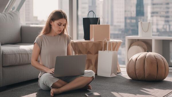 Свеча вместо дивана: почему мы готовы платить за атмосферу больше, чем за функциональность