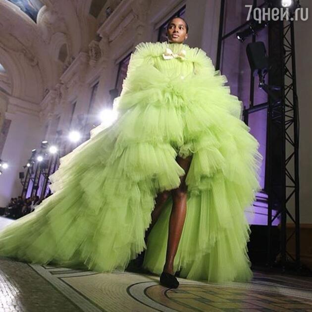 На показе Giambattista Valli 