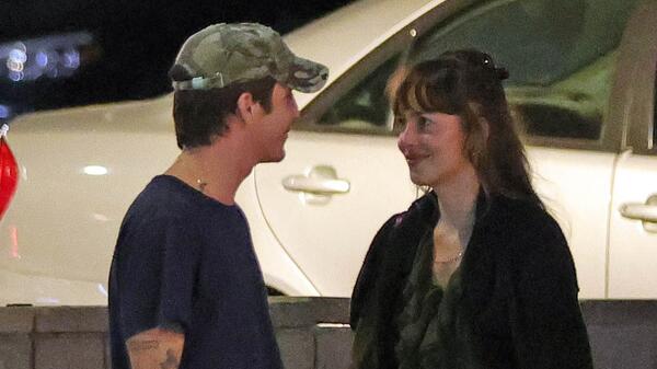 Попались!&nbsp; Звезду «50 оттенков серого» подловили целующейся с новым бойфрендом