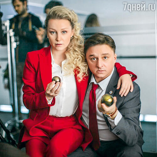 Ольга Медынич и Максим Лагашкин на съемках сериала «Бихэппи», 2019 год