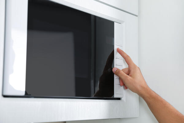 Три способа использовать микроволновку, о которых вы и не знали — пригодятся любому дачнику