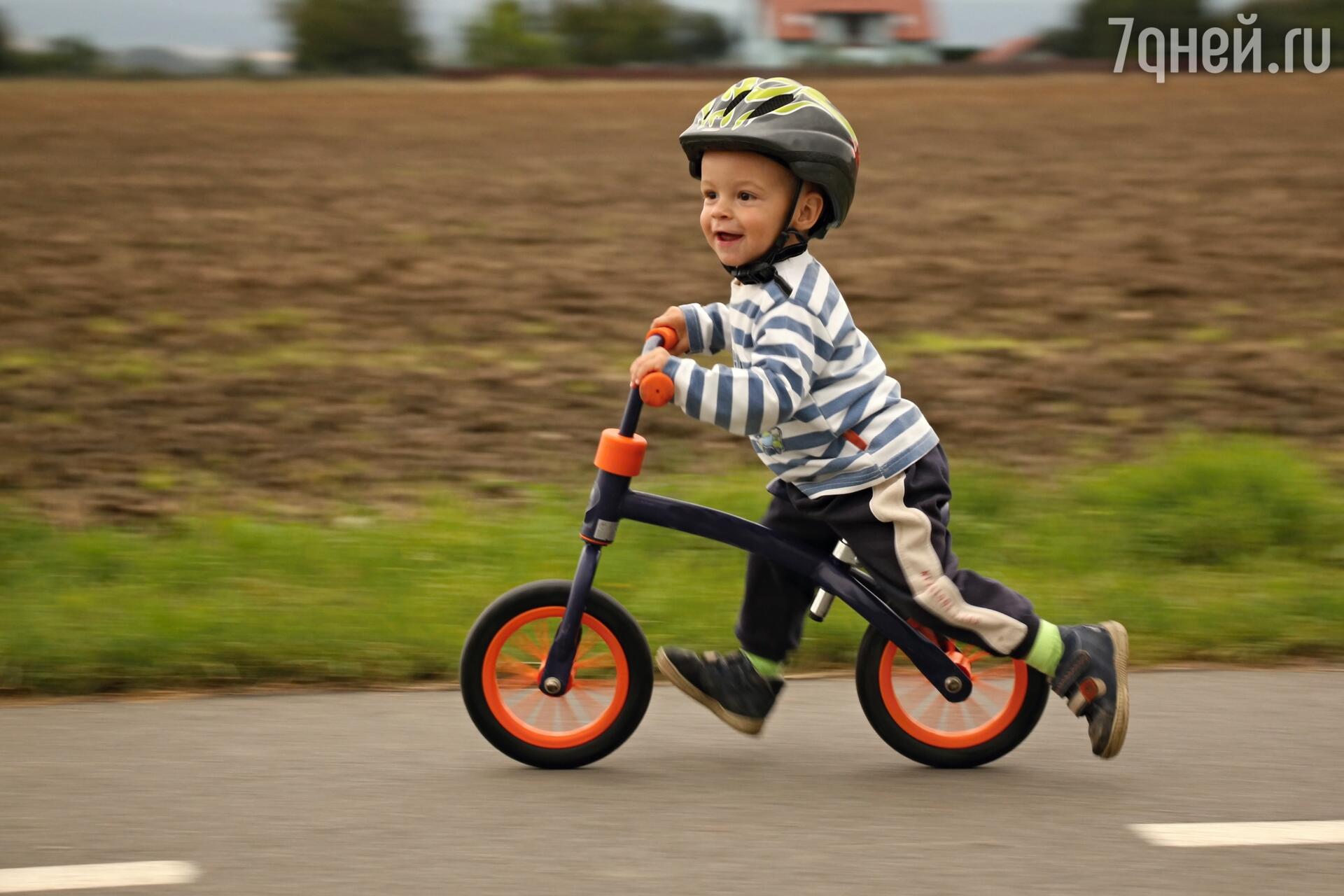 Как быстро и легко научить ребенка кататься на двухколесном велосипеде