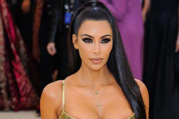 Ким Кардашьян отпраздновала льняную свадьбу