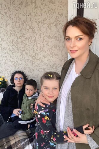 Светлана Антонова с детьми