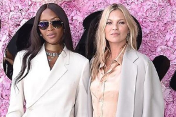 Образ дня: Кейт Мосс в шелковой пижаме и пальто