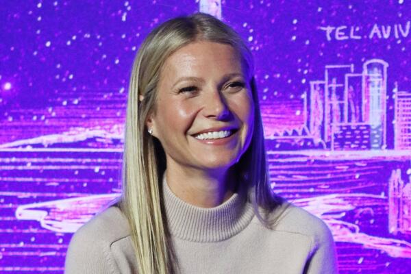 Гвинет Пэлтроу встретила день рождения «в чем мама родила»