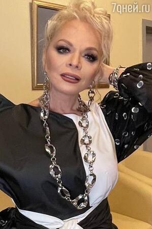 Лариса Долина