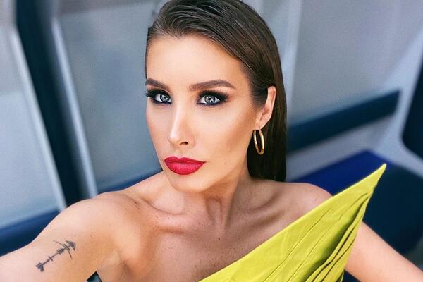 На два размера больше: Топурия показала изменившуюся фигуру