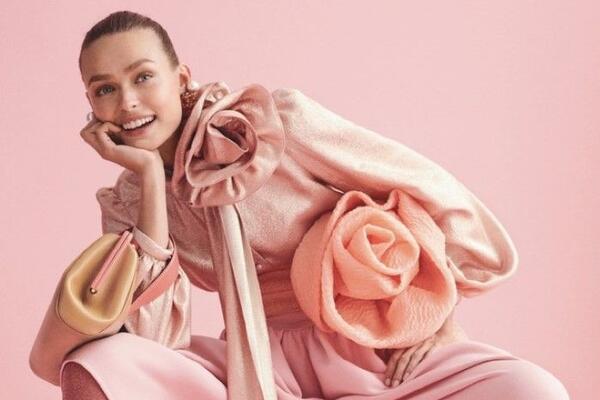 «Розовая вата» — как носить самый неоднозначный цвет сезона?