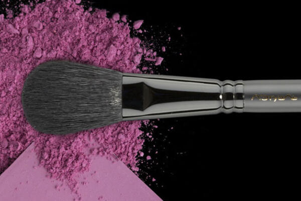 Выиграйте профессиональные кисти для макияжа