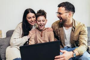 10 вещей, из-за которых подростки чувствуют себя по-настоящему любимыми