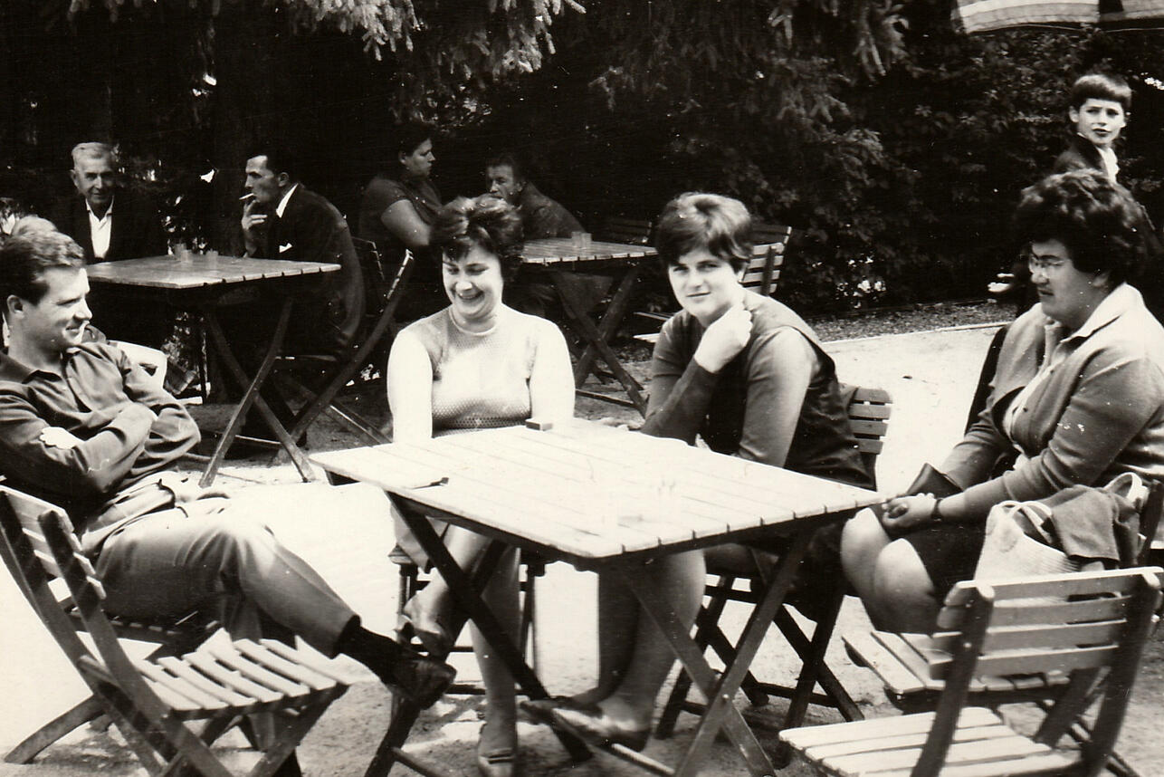 доставка еды в СССР, советская доставка, домовые кухни СССР, как заказывали еду в СССР, столовые СССР, доставка обедов на дом, хрущевки и быт, история доставки еды, советский общепит, еда в судках