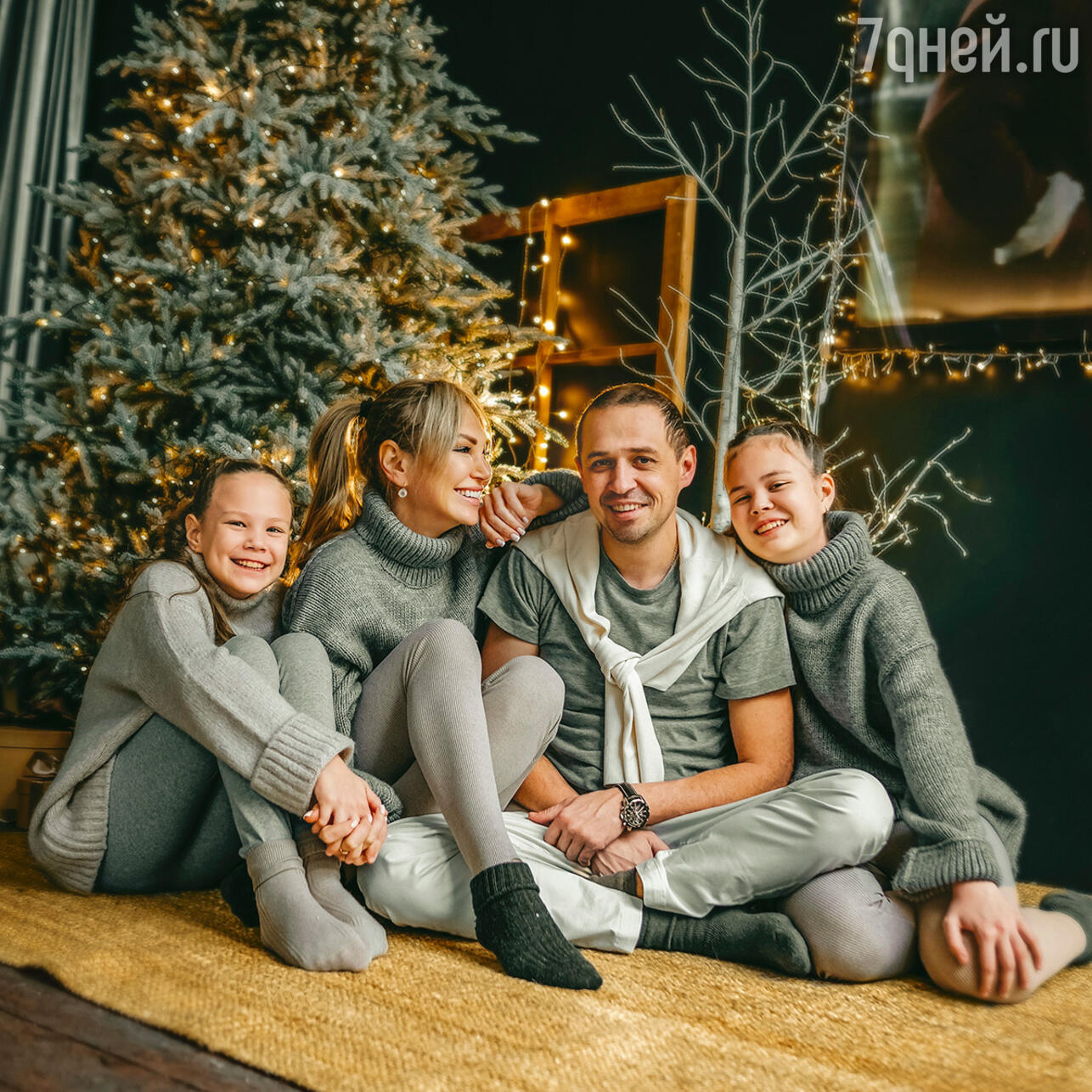 Олег Верещагин с  женой и дочерьми