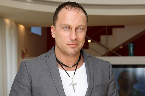 Зачем Дмитрий Нагиев подарил Максиму Галкину шоколадку?