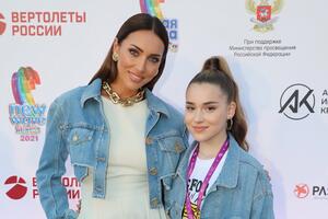 Алсу поставили на место: артистка уступила младшей дочери