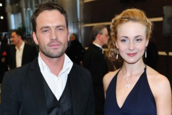 Снаткина и Васильев рассказали, как воспитывают дочку