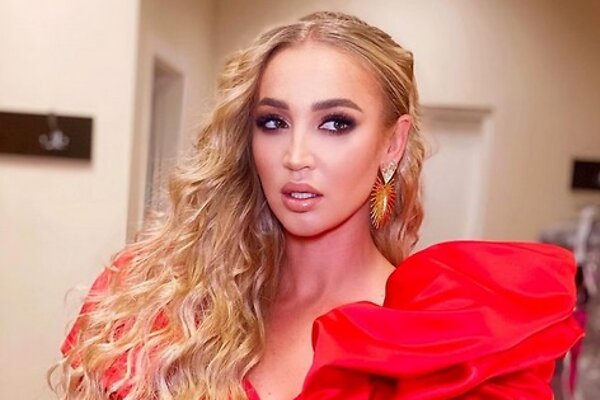 Выяснилось, сколько Бузова потратила на изменение внешности её отца