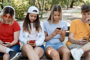 Как снять зависимость от телефона за 10 дней — правило двух карманов