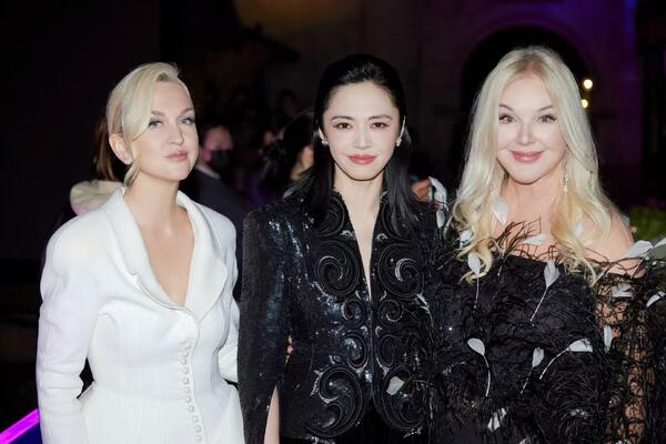 Золотые крылья и Яо Чэнь: как российский бренд устроил сенсацию в Китае