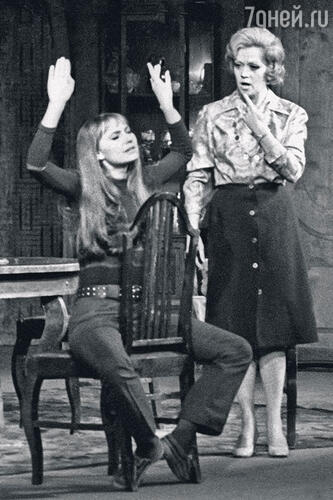 С Алисой Фрейндлих в спектакле «Двери хлопают». 1976 г.
