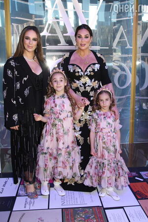 Алла Вербер с дочерью Катей и внучками 