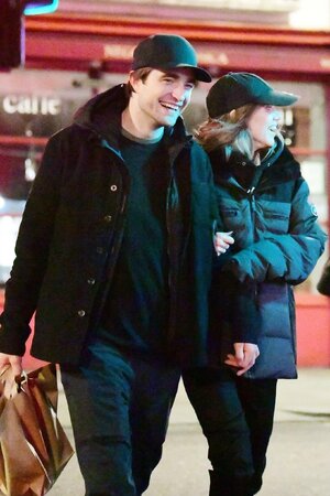 Роберт Паттинсон и Сьюки Уотерхаус - фото