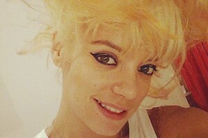 Лили Аллен делает маникюр только с драгоценными камнями