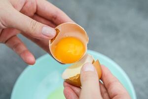 Маленькие с ярким желтком: эксперты рассказали, какие яйца самые полезные 