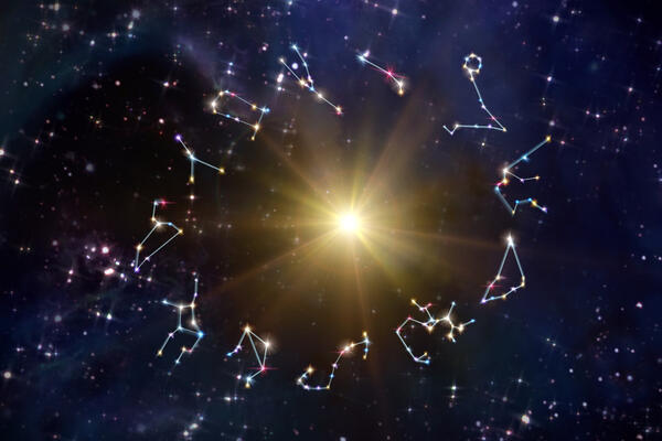 Солнце в Водолее осыплет деньгами: названы два знака, которые разбогатеют до 14 марта