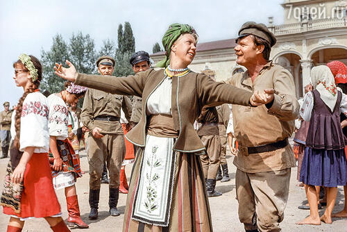 С Михаилом Пуговкиным в фильме «Свадьба в Малиновке». 1967 г.