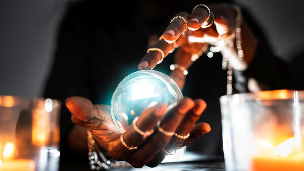 Луна все видит: гадания на любовь в ночь полнолуния