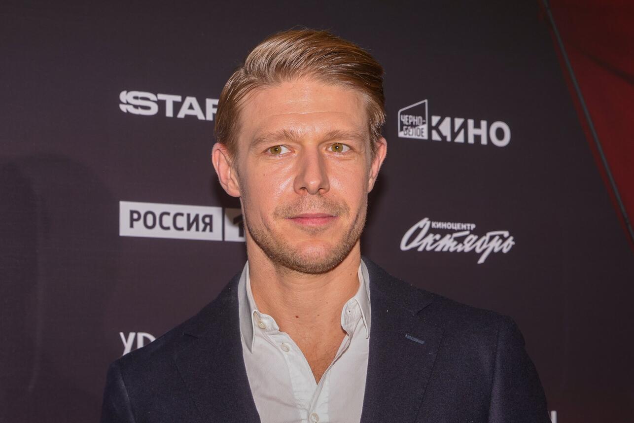 Сын Ефремова высказался о возвращении его отца на сцену: «Очень тяжелая пьеса» Сын Ефремова высказался о возвращении его отца на сцену: «Очень тяжелая пьеса»