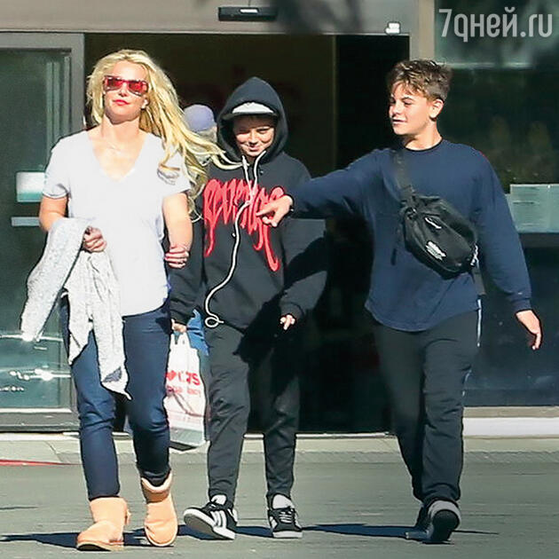 Бритни Спирс с сыновьями Шоном и Джейденом