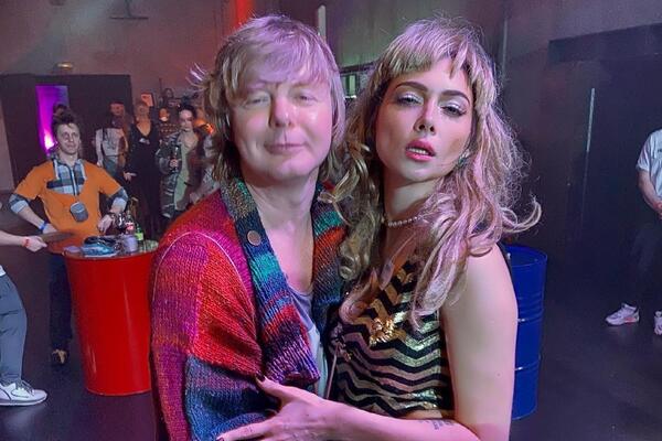 Рудова с черными зубами и пьянчужка Галустян: Самбурская устроила бомж-пати на день рождения