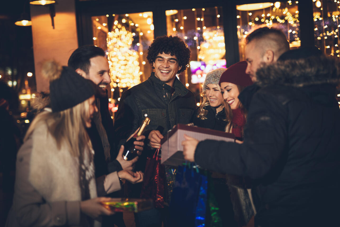 конкурсы на новый год для взрослых, прикольные конкурсы на новый год, новогодние конкурсы для компании, конкурсы за столом для взрослых, веселые конкурсы на новый год, новогодние игры для взрослых, шуточные конкурсы на новый год, идеи конкурсов на новый год 2026, как развлечь гостей на новый год, лучшие конкурсы на новый год