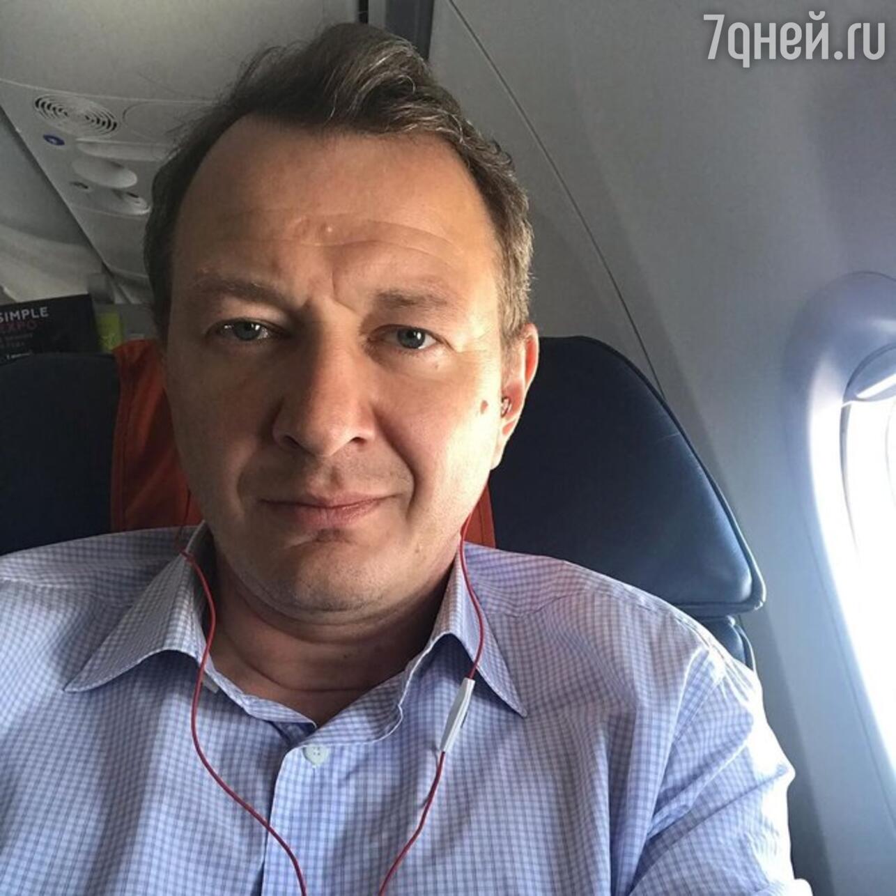 Марат Башаров в самолете