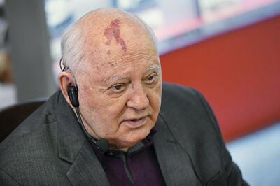 Не встает: в Сети появилось фото больного Горбачева