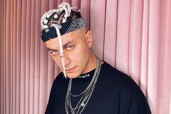 «Курс молодого отца»: Давид Манукян оконфузился с младенцем на руках