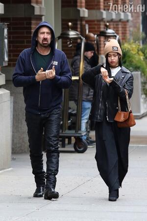 Николас Кейдж с Рико Сибата - фото