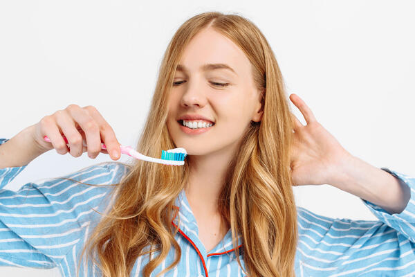 Зачем чистить зубы