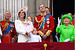 Принц Чарльз, герцогиня Кембриджская с детьми, принц Уильям и Елизавета II