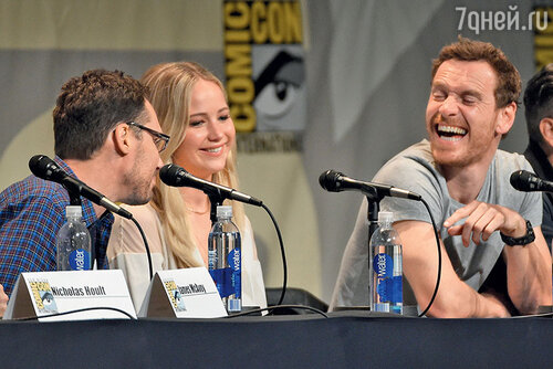Летом 2015-го Алисия увидела фотографии с фестиваля Comic-Con, где Фассбендер с Дженнифер Лоуренс и другими партнерами по «Людям Икс» представлял новый фильм франшизы