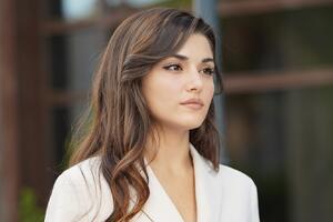 Растеряла свою красоту: Ханде Эрчел огорчила фанатов своим видом