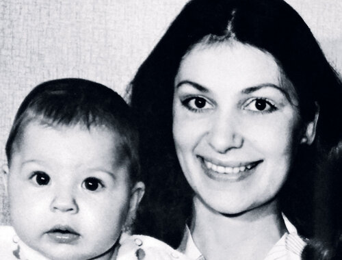 10 августа 1983 года я услышала от акушерки заветное: «Поздравляю,
мамаша. Девочка!» Нина с Алиной 